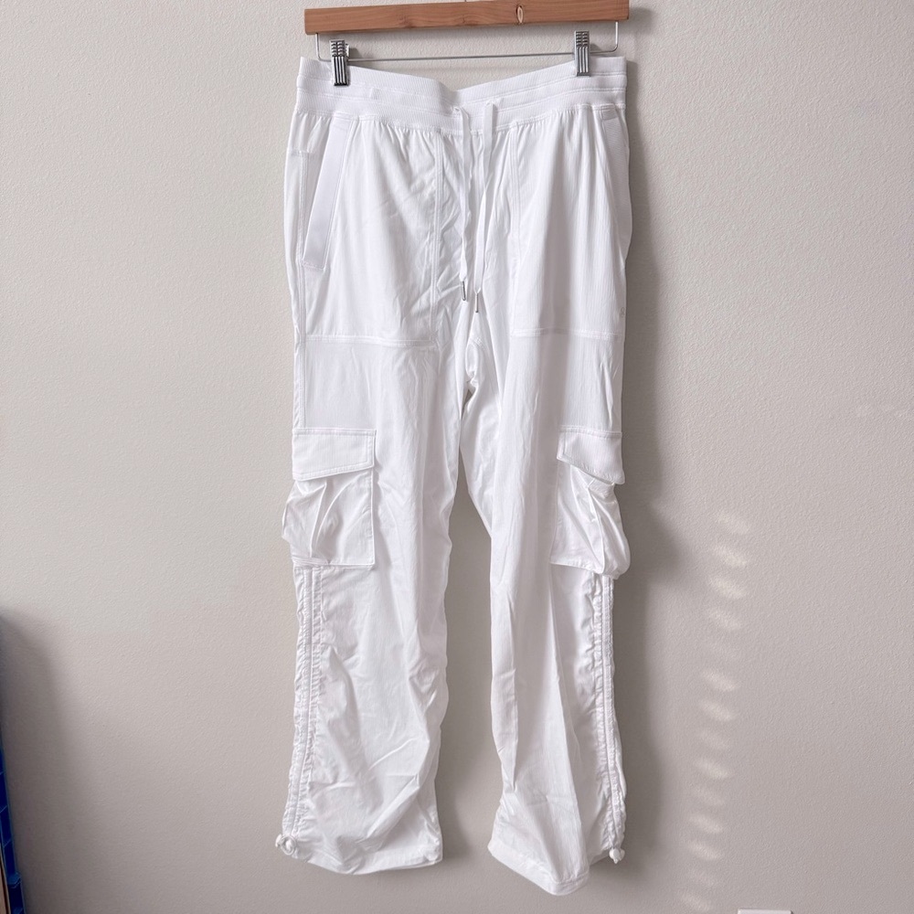 NWOT Dance Studio Relaxed-Fit Mid-Rise Cargo Jogger White Size Medium